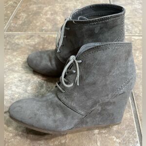 Arizona Jean Co Suede Wedge Ankle Boots Shoes Women’s Size 8.5 Tan